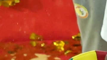 Sadio Mané, de Senegal, alza el trofeo mientras celebra con sus compañeros tras ganar la final de la Copa Africana de Naciones entre Senegal y Marruecos en Rabat, Marruecos, el domingo 18 de enero de 2026.