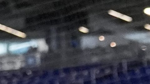 Juan Soto oculta botellas de Shohei Ohtani en rueda de prensa.