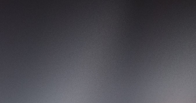 El tinnitus puede manifestarse como un zumbido constante y perturbador, parecido a un transformador eléctrico, un silbido o hasta chasquidos.