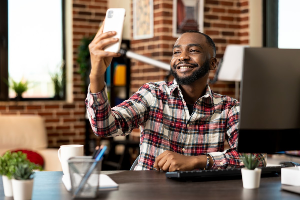 Trabajos de medio tiempo bien pagados para latinos en 2026: oportunidades y consejos
