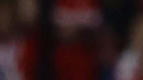 El árbitro del encuentro Mateo Busquets Ferre (2d) saca tarjeta amarilla a Gerard Martín del Barça durante el partido de la jornada 30 de LaLiga EA Sports que Atlético de Madrid y FC Barcelona disputan este sábado, en el Estadio Riyadh Air Metropolitano de la capital española.