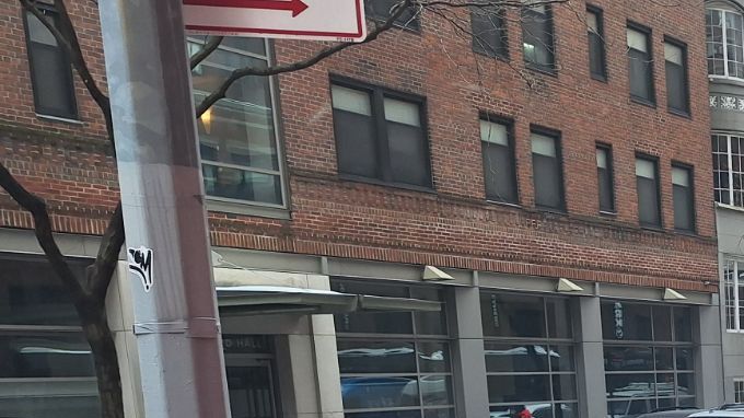 El plan introduce el uso de contenedores fijos en la vía pública, conocidos como Empire Bins.