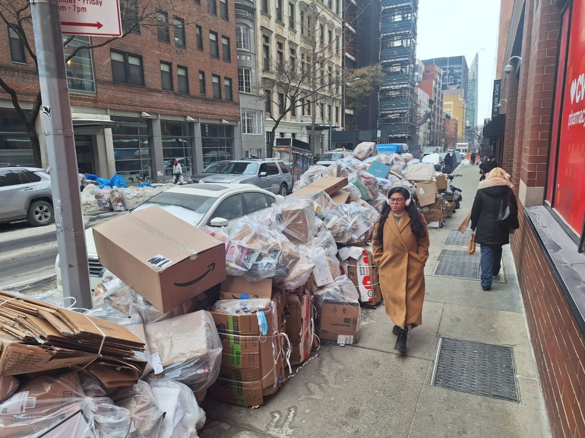 Avanzan en eliminar por completo las bolsas de basura de las calles en otros seis vecindarios de la Gran Manzana