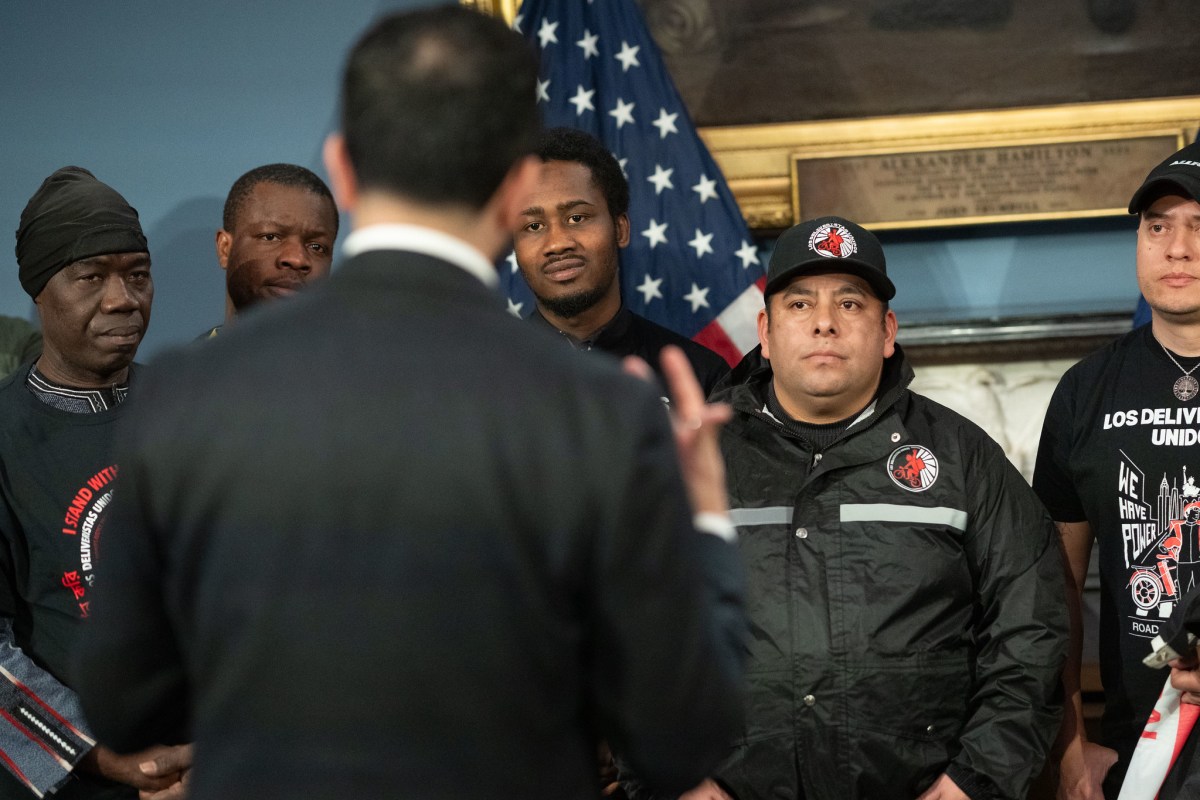 La Ciudad de Nueva York aprieta a las apps de reparto: más seguridad y capacitación obligatoria para ciclistas