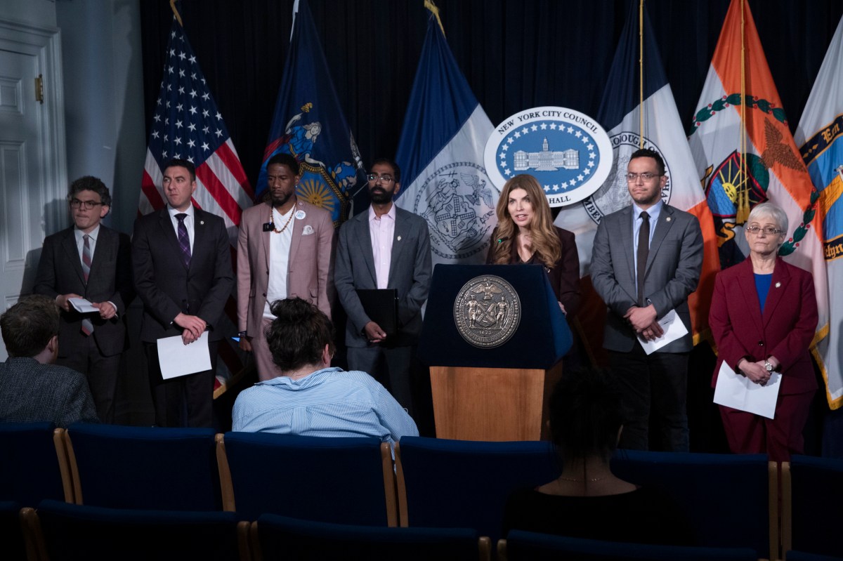 Concejo de NYC contraataca la desinformación sobre vacunas y acusa a Washington de poner vidas en riesgo - El Diario NY