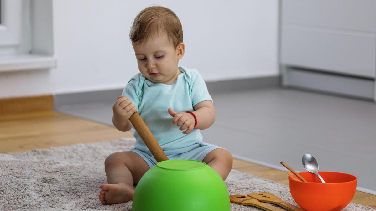 Juegos sencillos que mantienen a los bebés entretenidos y felices