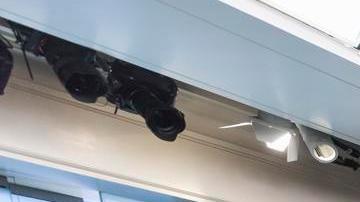 La secretaria de prensa de la Casa Blanca, Karoline Leavitt, habla con los periodistas en la sala de prensa de la Casa Blanca en Washington, D.C., EE.UU., el 27 de abril de 2026.