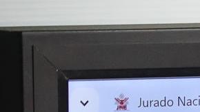 El coordinador legal del gabinete de asesores del JNE, Jorge Valdivia, habla en una rueda de prensa este lunes, en Lima (Perú).