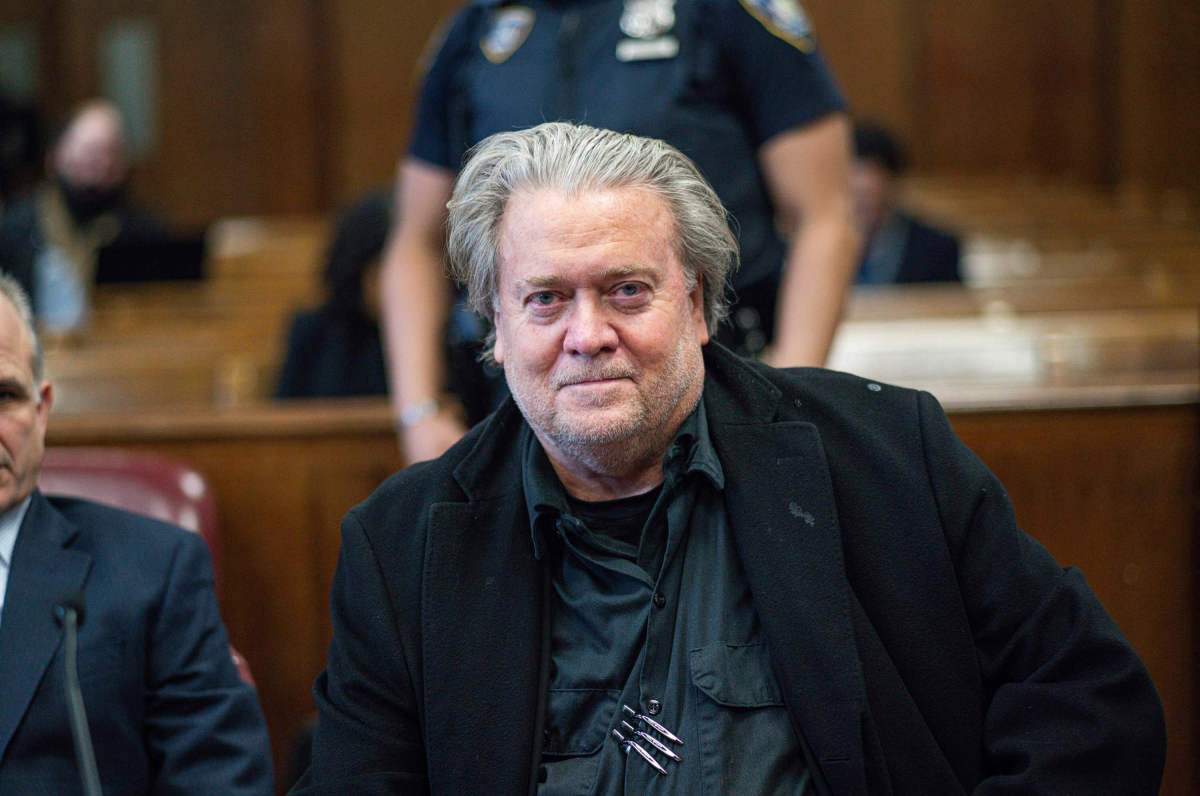 Steve Bannon recibe orden de la Corte Suprema que se espera que conduzca a la anulación de su condena