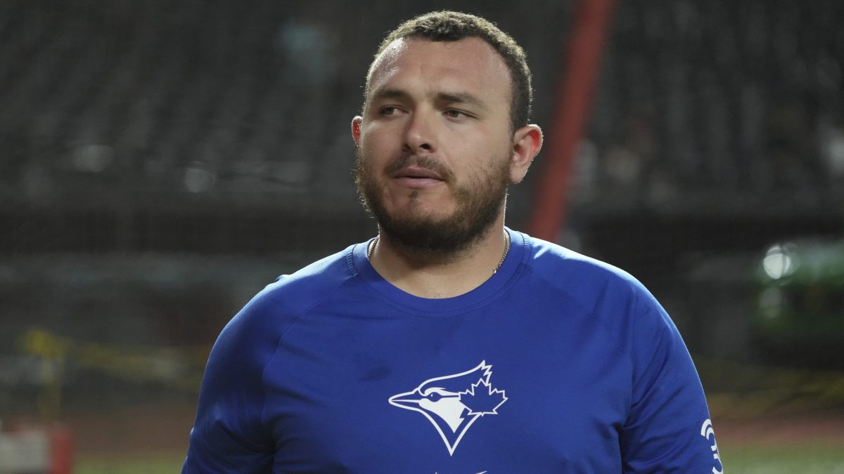 Alejandro Kirk se someterá a cirugía y será baja por tiempo indefinido