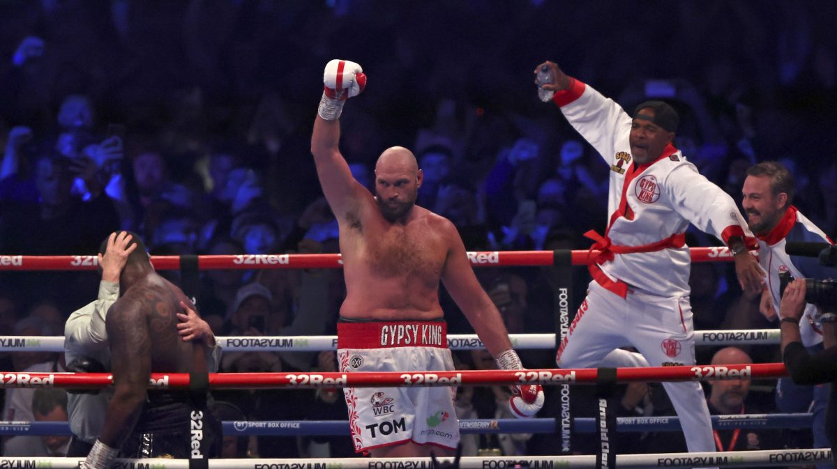 Tyson Fury desafía a Anthony Joshua tras derrotar en su regreso a Arslanbek Makhmudov