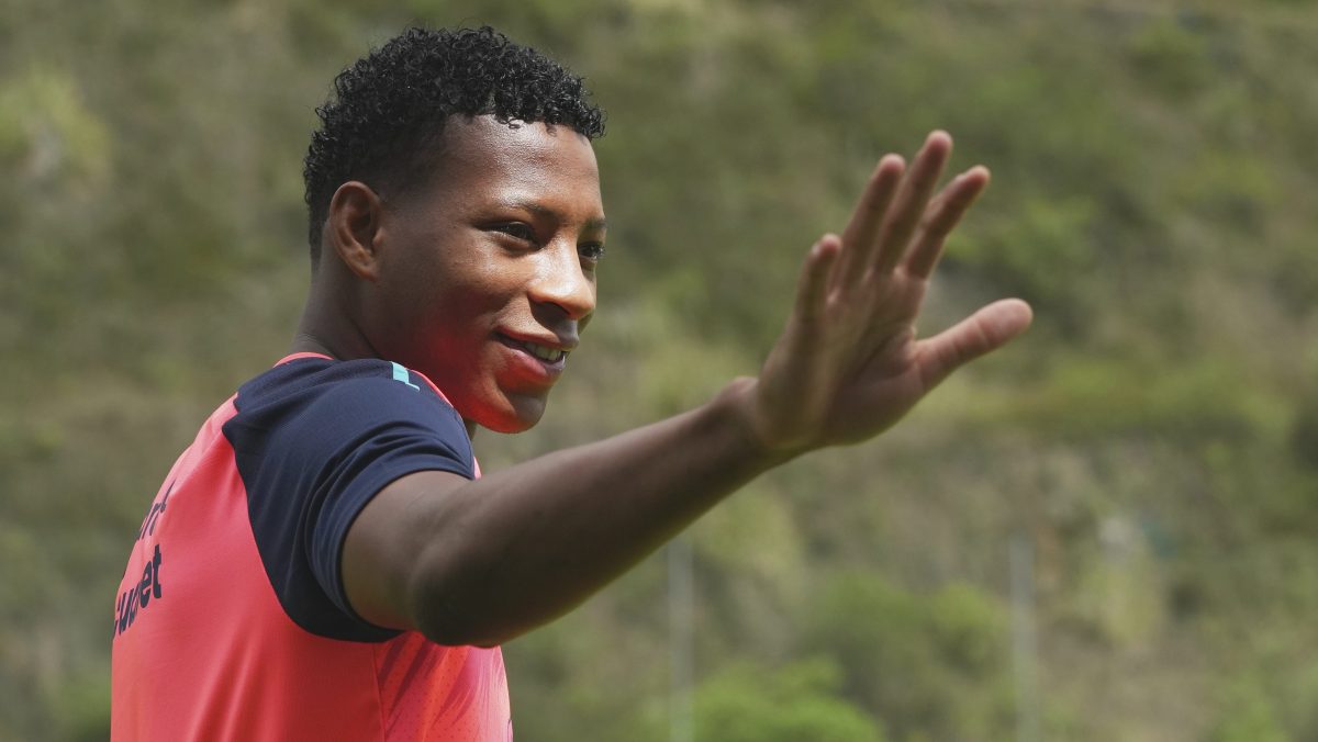 Ecuatoriano Gonzalo Plata es vigilado por Flamengo por sus salidas nocturnas en Brasil