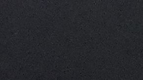 Ilia Topuria celebra tras derrotar a Charles Oliveira en una pelea por el título de peso ligero en UFC 317, el sábado 28 de junio de 2025, en Las Vegas.