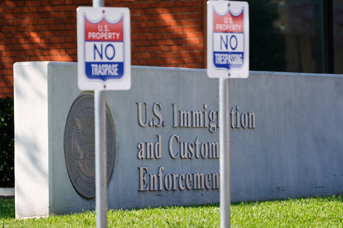 En pleno aumento de detenciones, Texas amenaza a ciudades por su postura frente a ICE