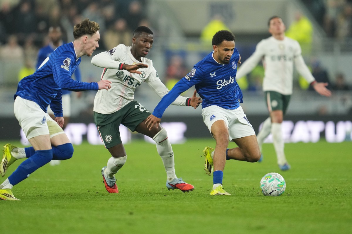 Fútbol inglés gastó más de $700 millones en pagos a agentes de futbolistas