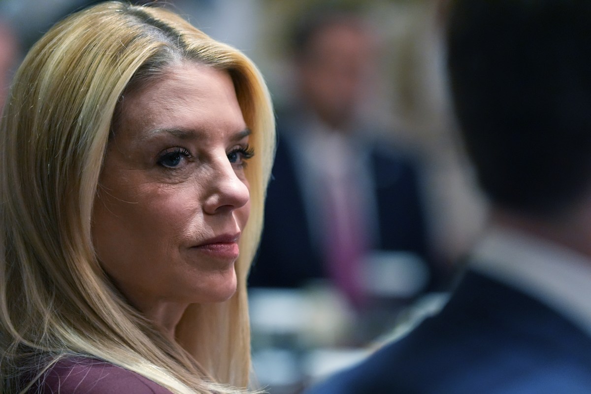Pam Bondi desafía al Congreso y no comparecerá por el caso Epstein