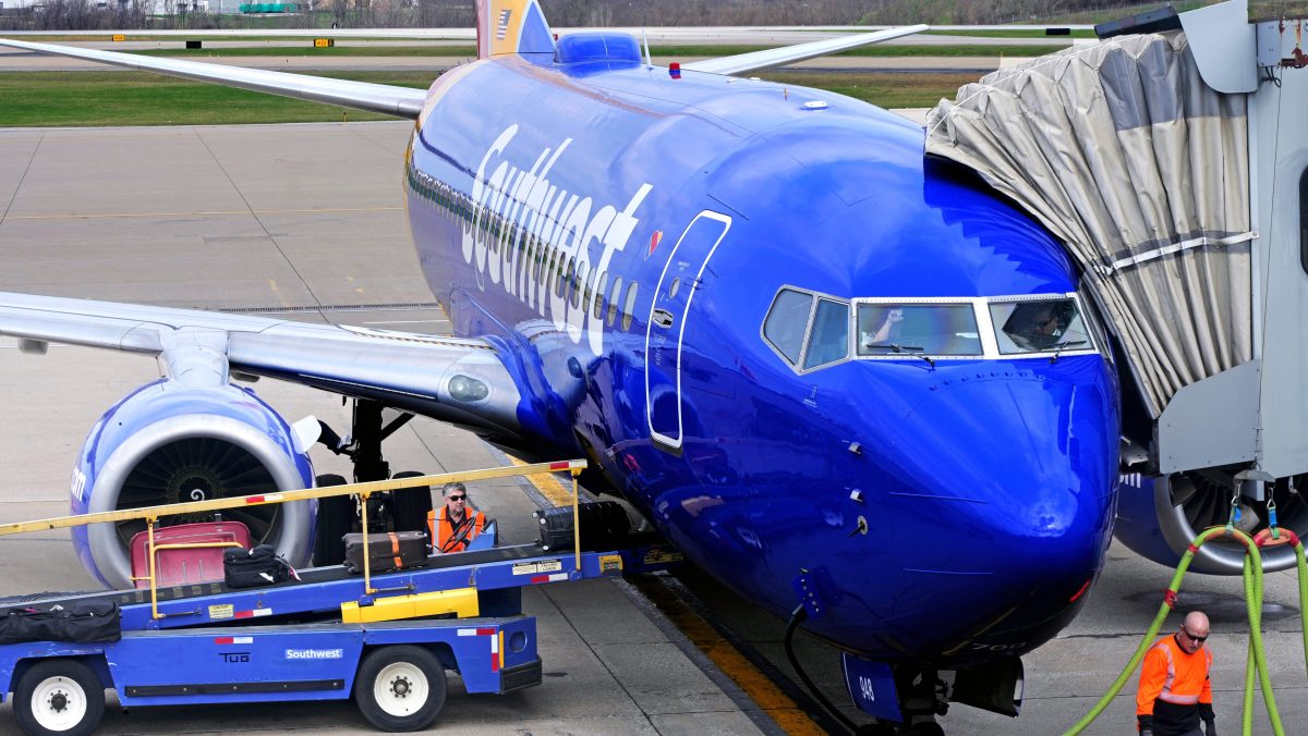 Detienen a futbolista por hacer una amenaza de bomba en el avión que trasladaba al equipo [Video]