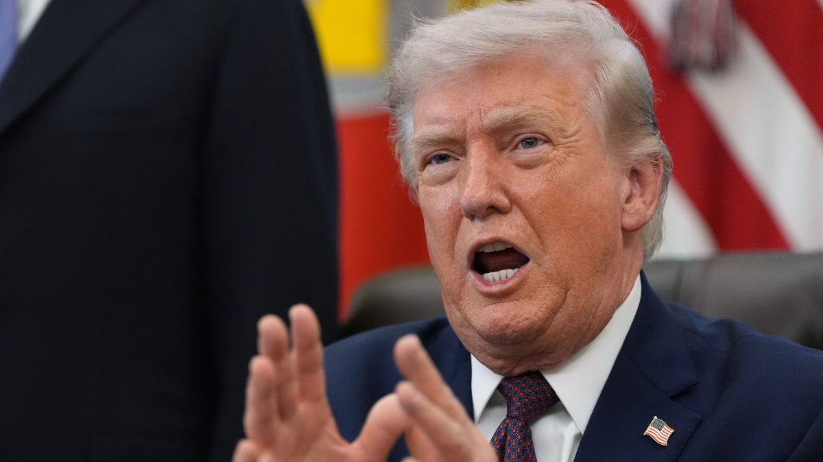 Trump dice que Irán pidió alto el fuego que considerará si se abre Ormuz