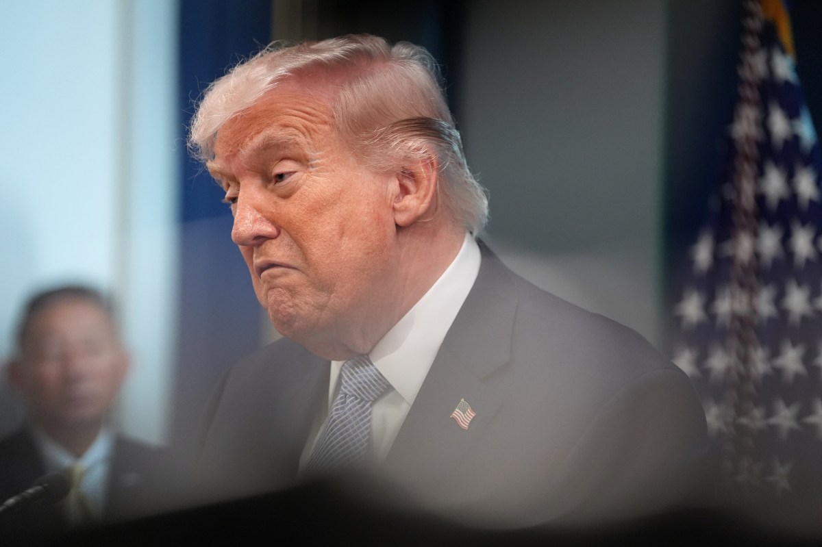 Trump dice que suspenderá ataques contra Irán si se abre el estrecho de Ormuz