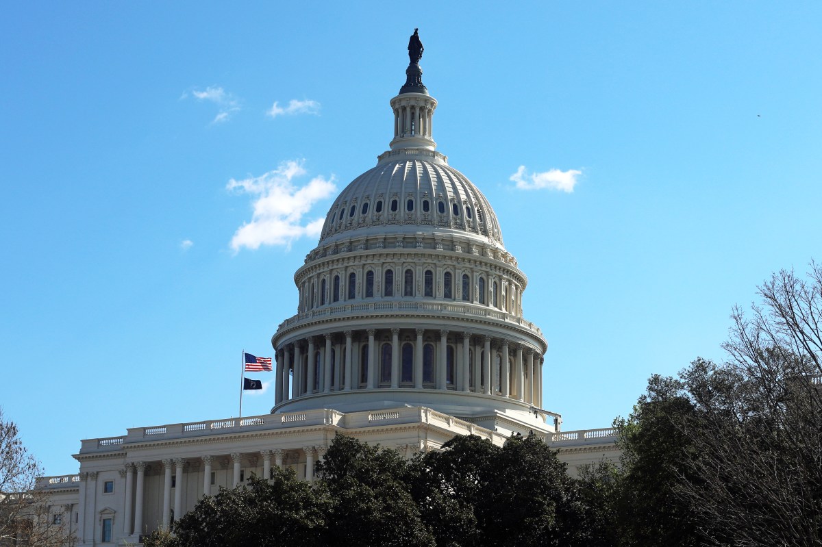 Cámara bloquea iniciativa demócrata para limitar acción militar de Trump en Irán