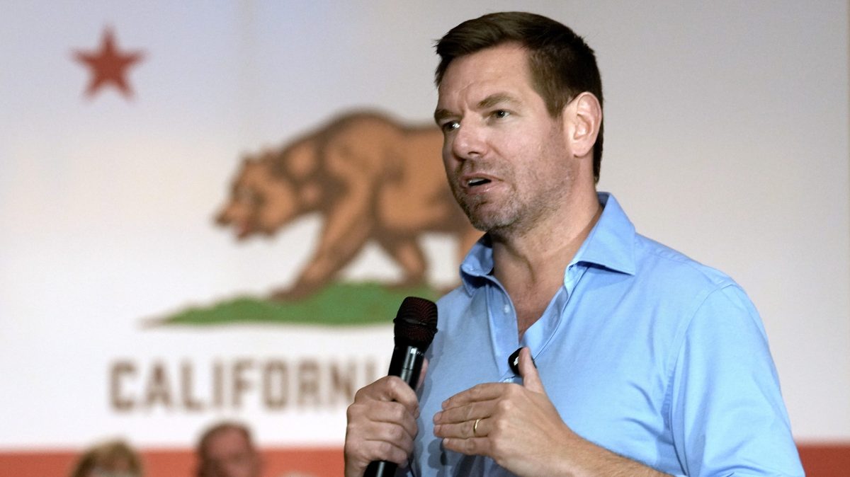 Escándalo sexual de Eric Swalwell causa respuesta sin precedentes del Comité de Ética
