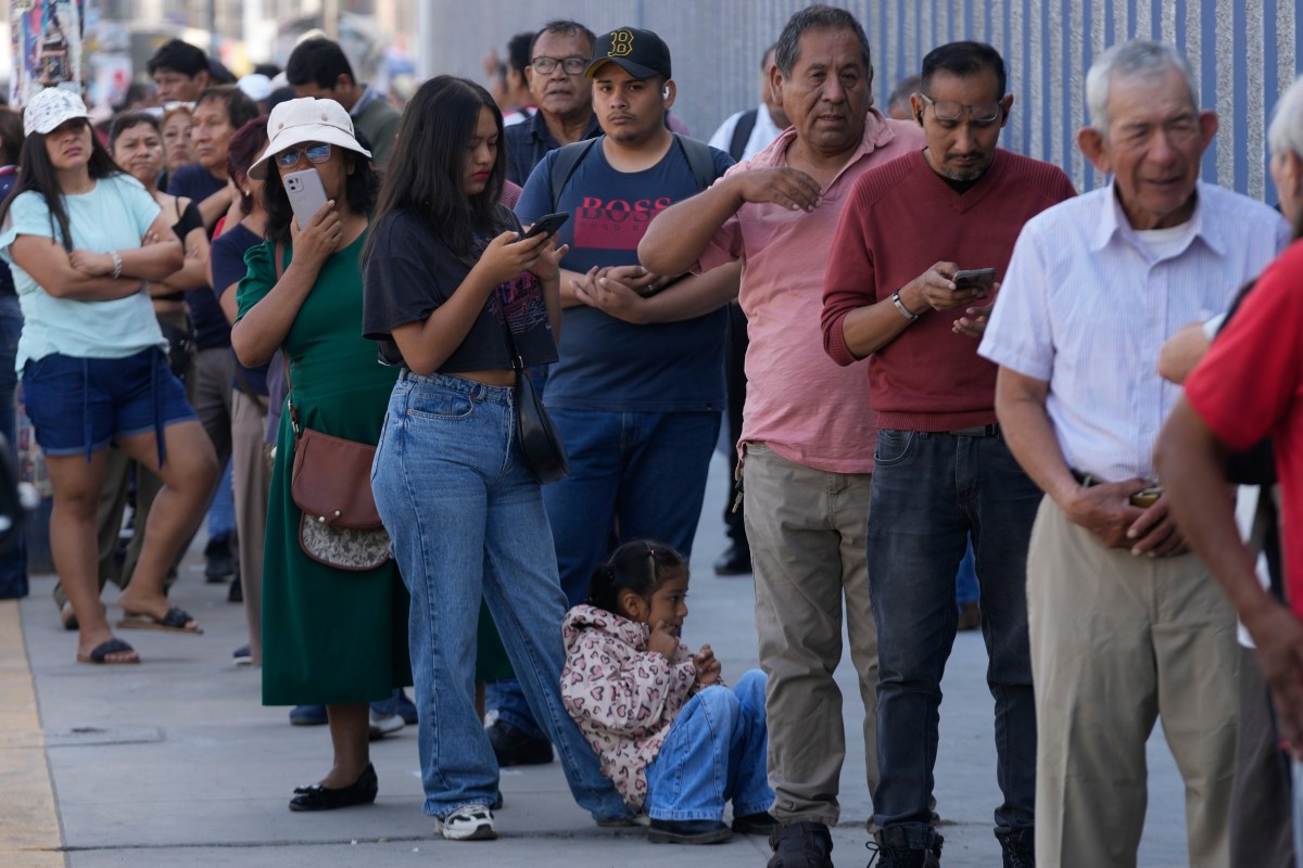 Perú arranca sus elecciones generales con tres aspirantes claros a la presidencia
