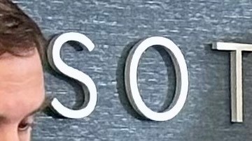 La fiscal del condado de Hennepin, Mary Moriarty, anunció el jueves 16 de abril de 2026 en Minneapolis, Minnesota, cargos contra un agente de ICE relacionados con un incidente ocurrido en febrero.