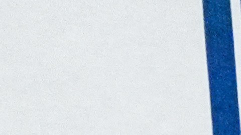 Una persona vota en el referéndum sobre la redistribución de distritos electorales de Virginia en el Centro Gubernamental de Fairfax, el martes 21 de abril de 2026, en Fairfax, Virginia.