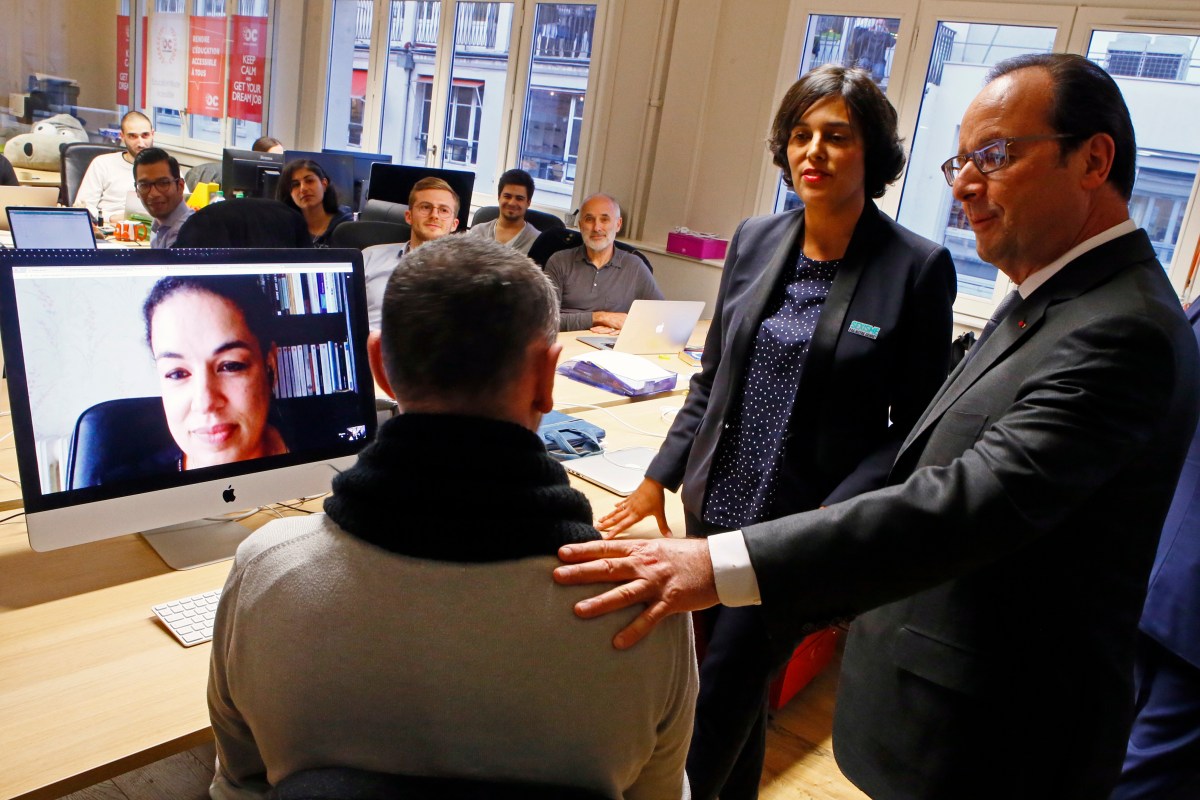 Adultos en EE.UU. buscan regresar a la escuela impulsados por la IA, mejores salarios y estabilidad laboral