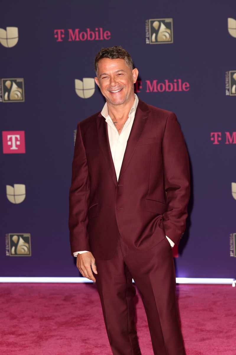 Alejandro Sanz confirma su relación con la actriz Stephanie Cayo con esta fotografía