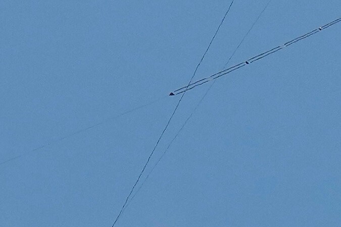 El cohete Artemis II de la NASA permanece en la plataforma de lanzamiento antes de la misión tripulada alrededor de la Luna.