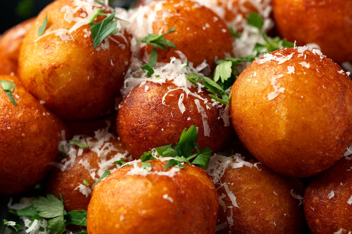 Cómo hacer bolitas de papa crujientes: receta fácil, rápida y económica