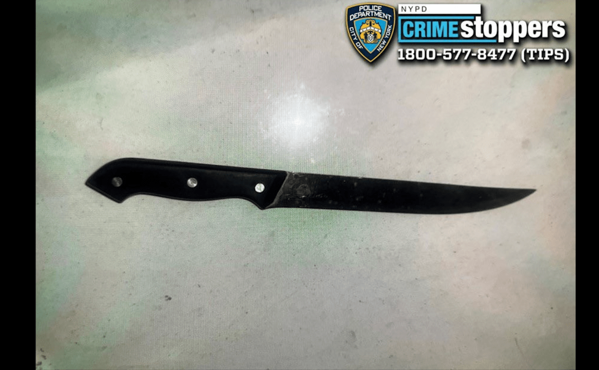 Abatido un hombre armado con un cuchillo tras aterrorizar un comercio en Harlem