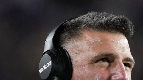 Mike Vrabel sorprendido en Nueva York con Diana Russini hace seis años.