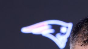 Sigue polémica de Mike Vrabel y Dianna Russini.