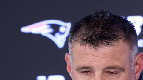 Sigue polémica de Mike Vrabel y Dianna Russini.
