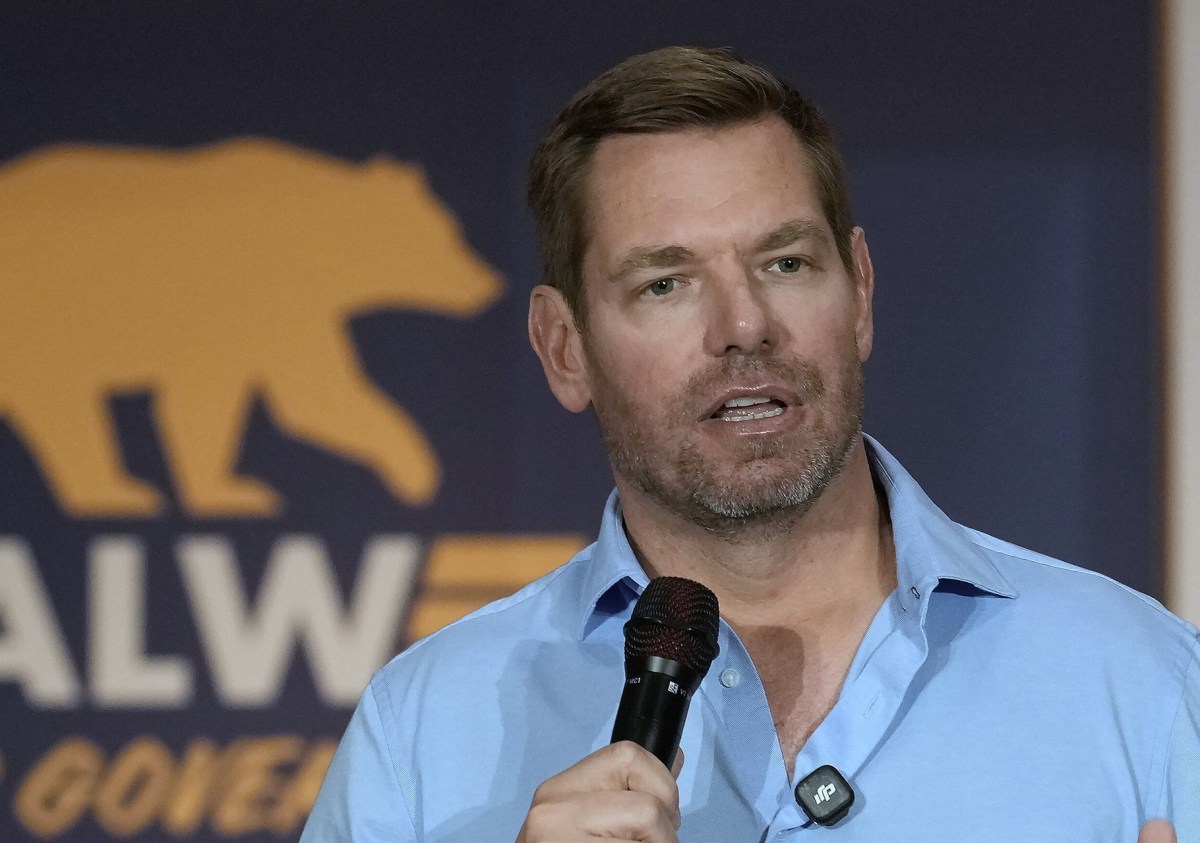 Eric Swalwell dice que renunciará al Congreso tras acusaciones de conducta sexual inapropiada