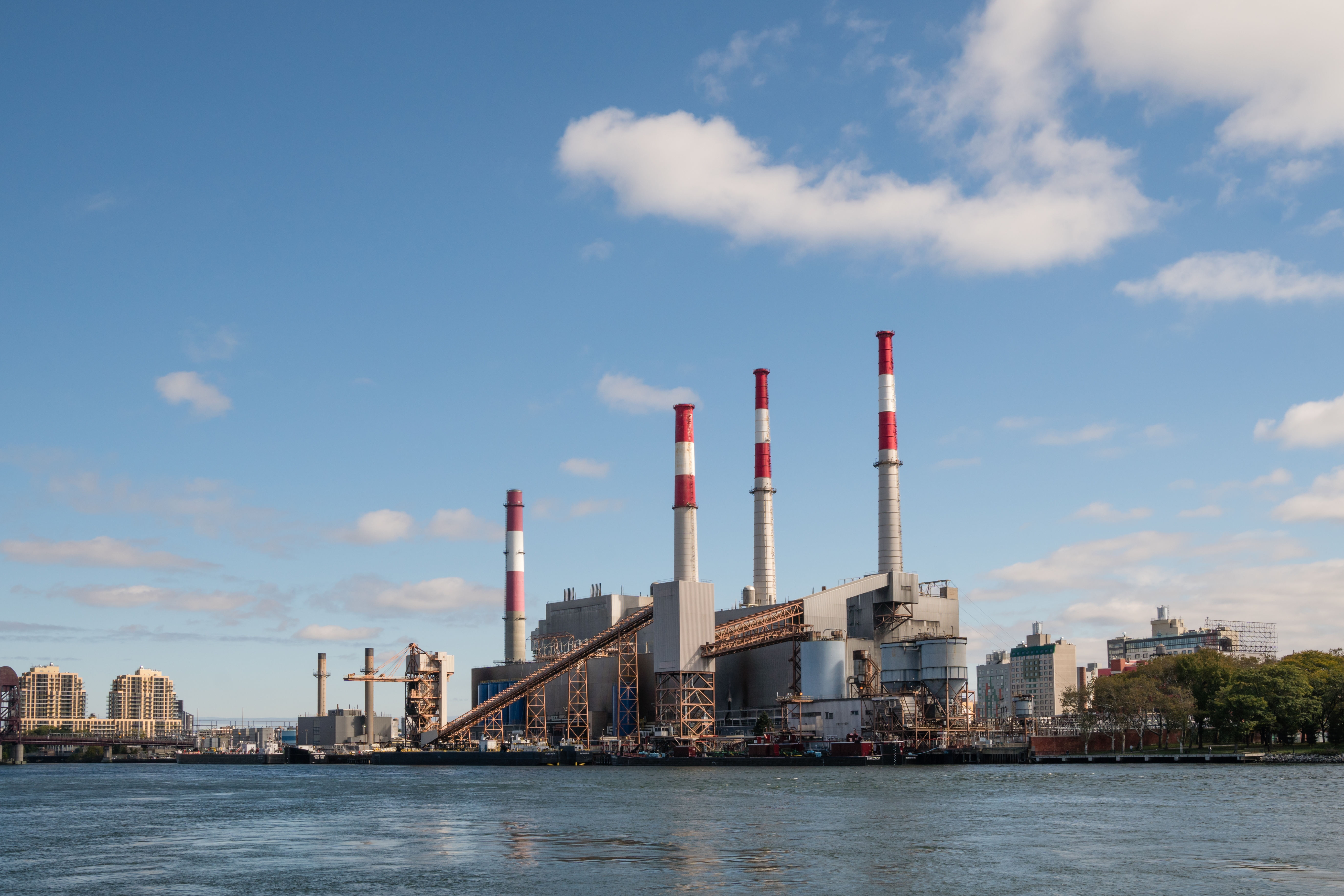 Hochul Slows New York’s Clean Energy Targets as Oil Spikes, Critics Say Risks Outweigh Savings