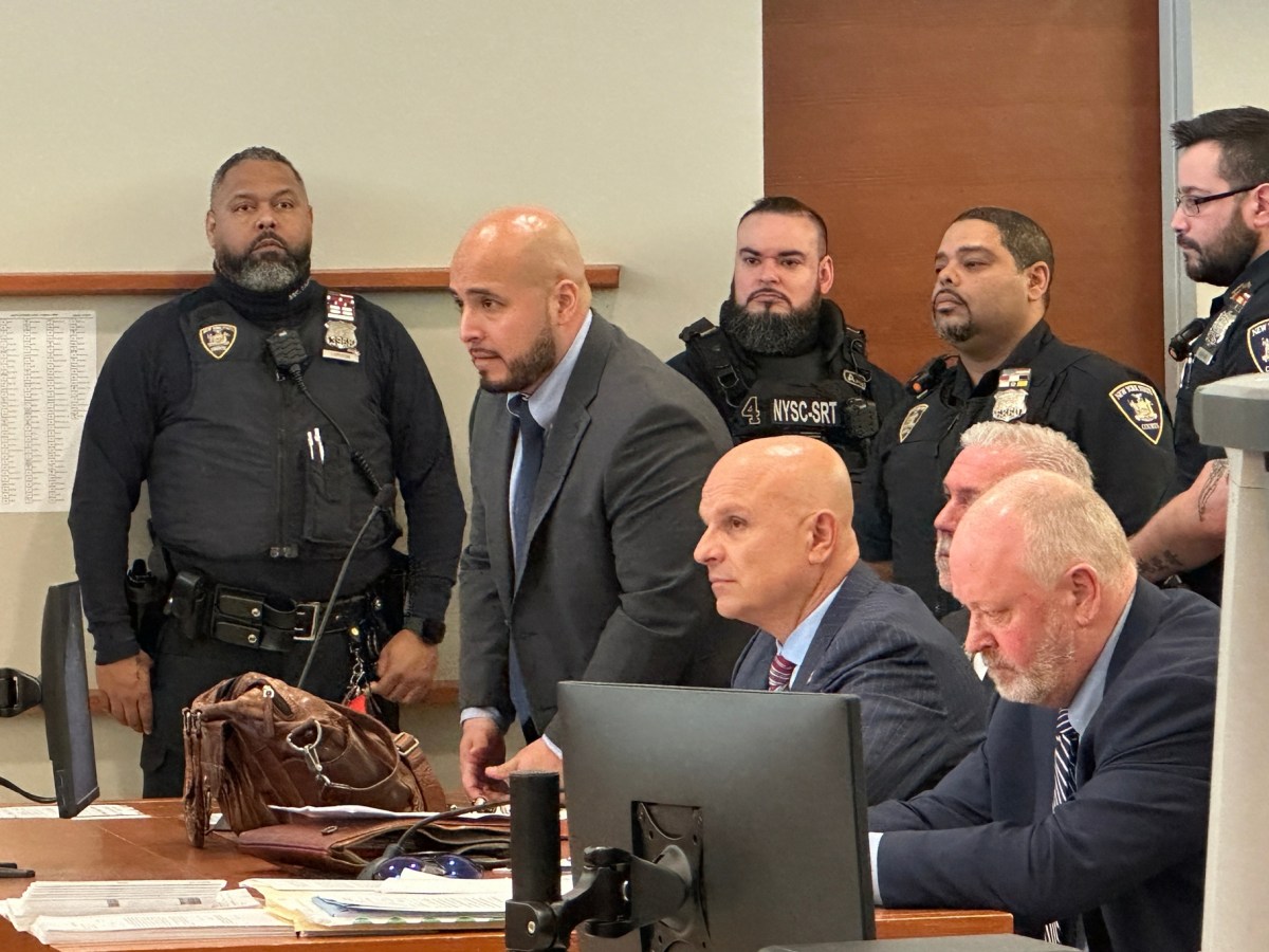 Exsargento latino del NYPD será liberado mientras apela su condena por muerte de un hombre en El Bronx