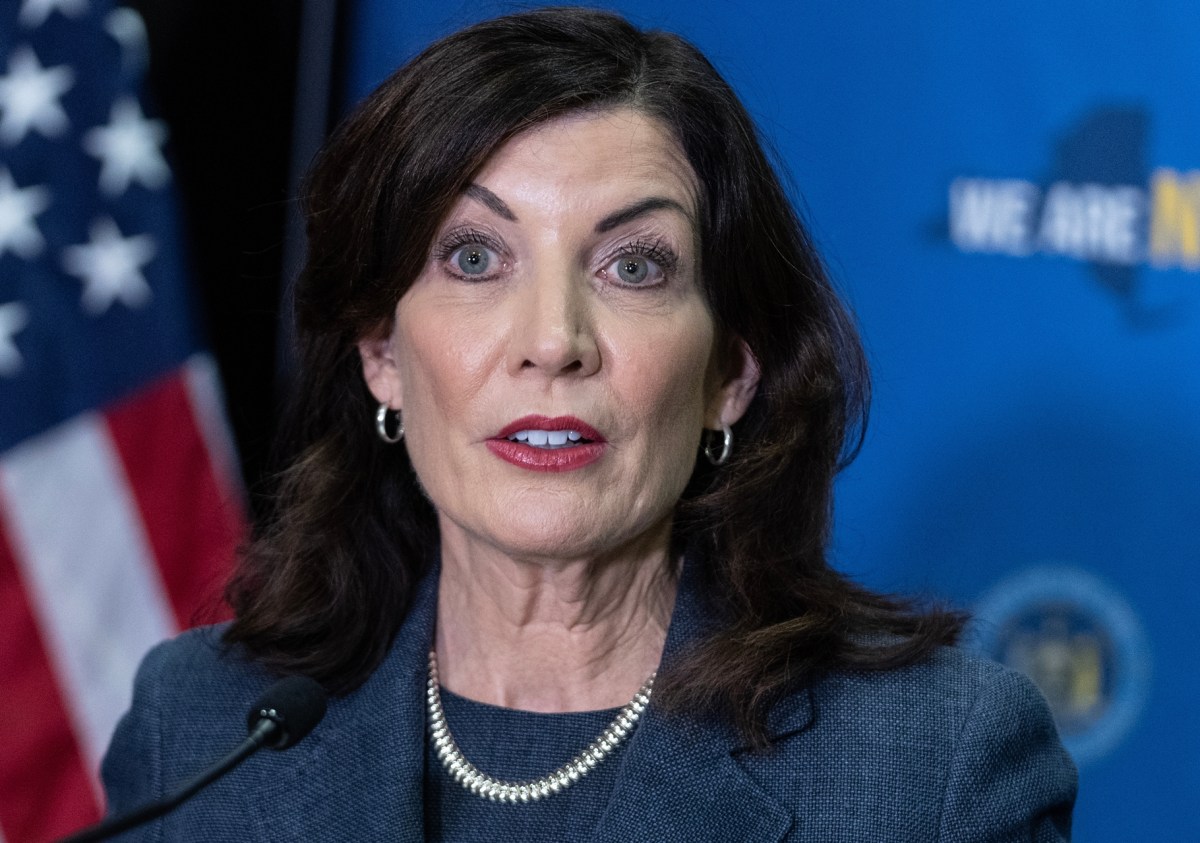 Hochul atribuye el estancamiento del plan climático de Nueva York a una demanda de activistas