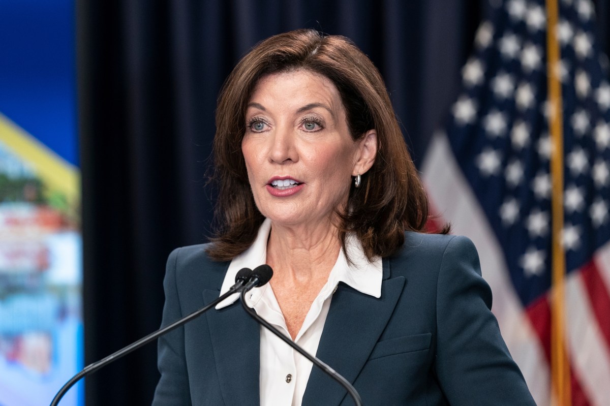 Kathy Hochul pasó a ser residente fiscal de Nueva York en pleno debate por impuestos a los ricos