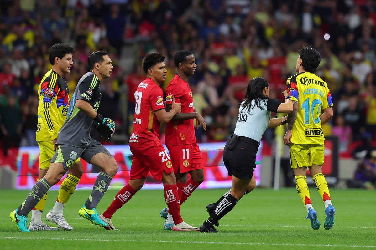 Suspenden a Helinho por pelea con Zendejas y el América en la Liga MX