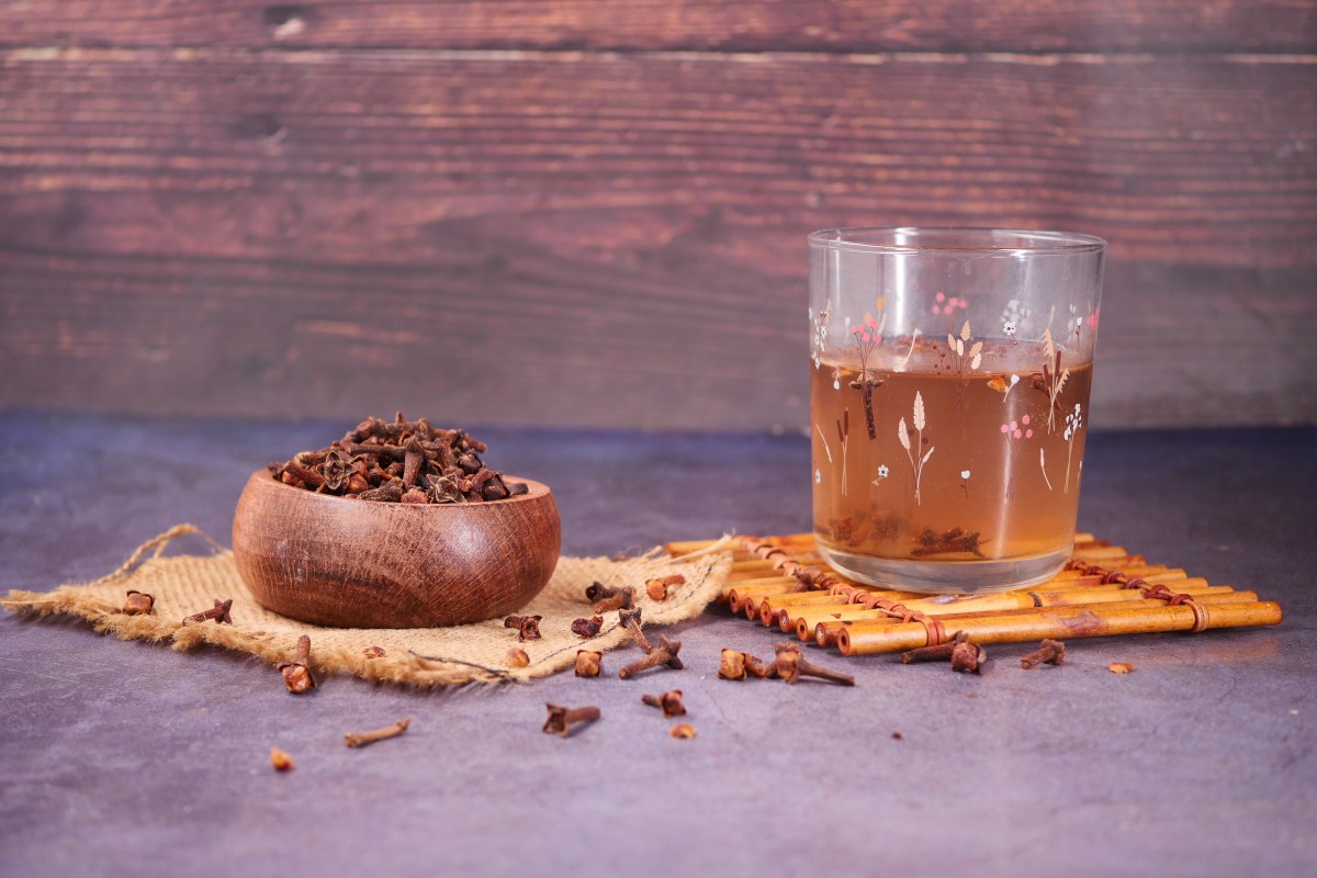 5 infusiones con clavo de olor para limpiar tu organismo y desinflamar
