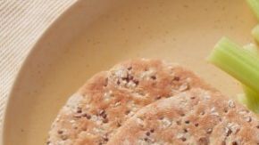 Versatilidad en cada bocado. La textura suave de la nueva Jif Simply la convierte en el aliado perfecto para un snacking saludable y rápido, ideal para combinar con frutas frescas o elevar tus tostadas del desayuno.