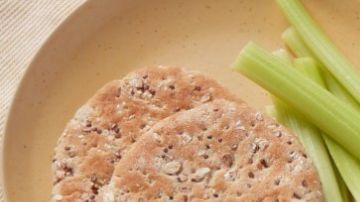 Versatilidad en cada bocado. La textura suave de la nueva Jif Simply la convierte en el aliado perfecto para un snacking saludable y rápido, ideal para combinar con frutas frescas o elevar tus tostadas del desayuno.