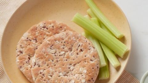 Versatilidad en cada bocado. La textura suave de la nueva Jif Simply la convierte en el aliado perfecto para un snacking saludable y rápido, ideal para combinar con frutas frescas o elevar tus tostadas del desayuno.