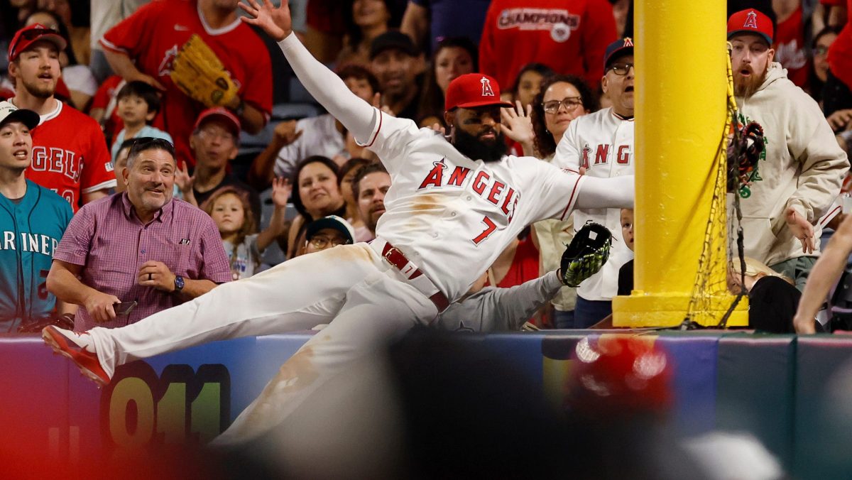 Jo Adell logra inédita hazaña en la MLB tras robar tres jonrones en un mismo partido