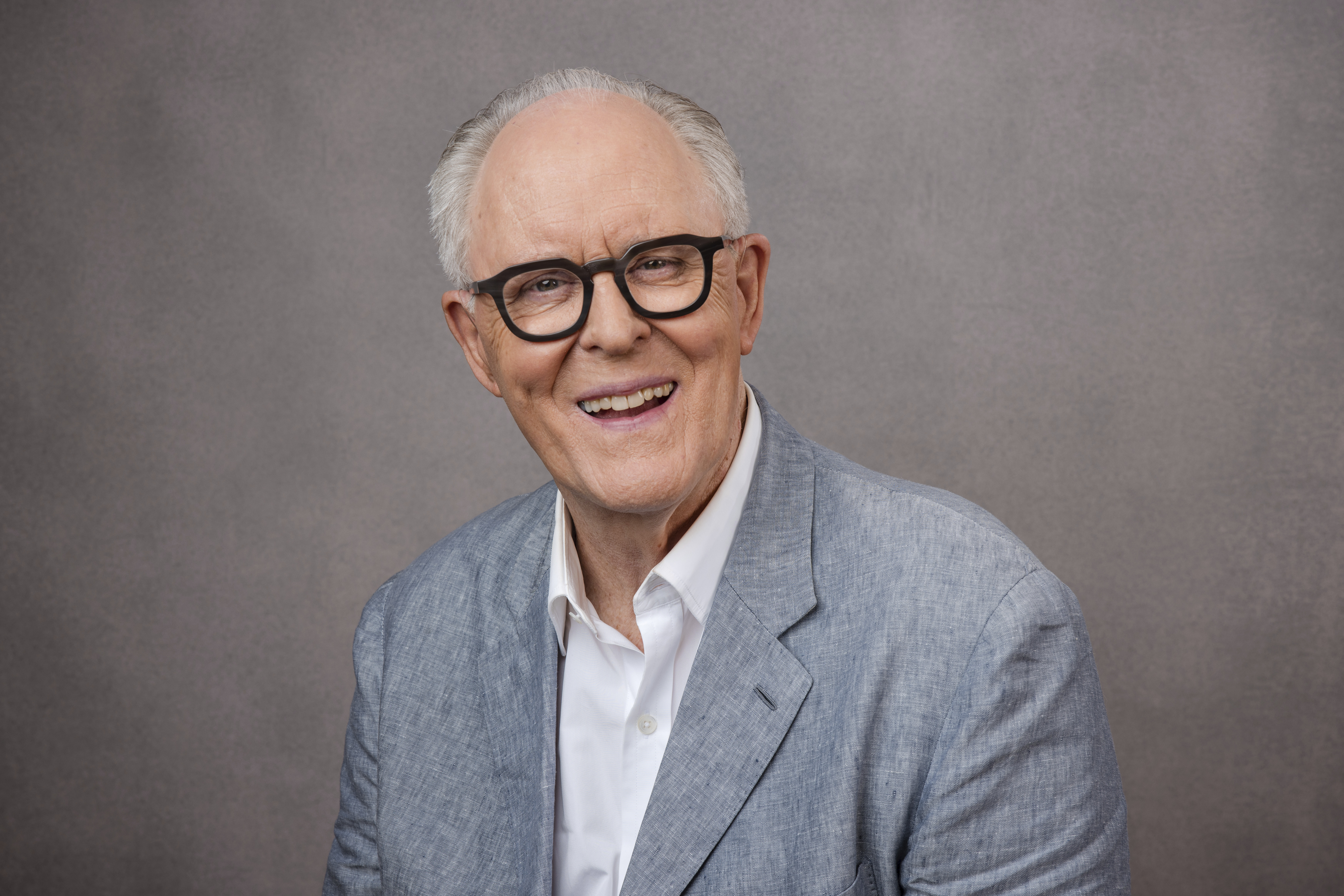 John Lithgow, actor de la serie “Harry Potter”, dice que las opiniones de J.K. Rowling fueron “tergiversadas”