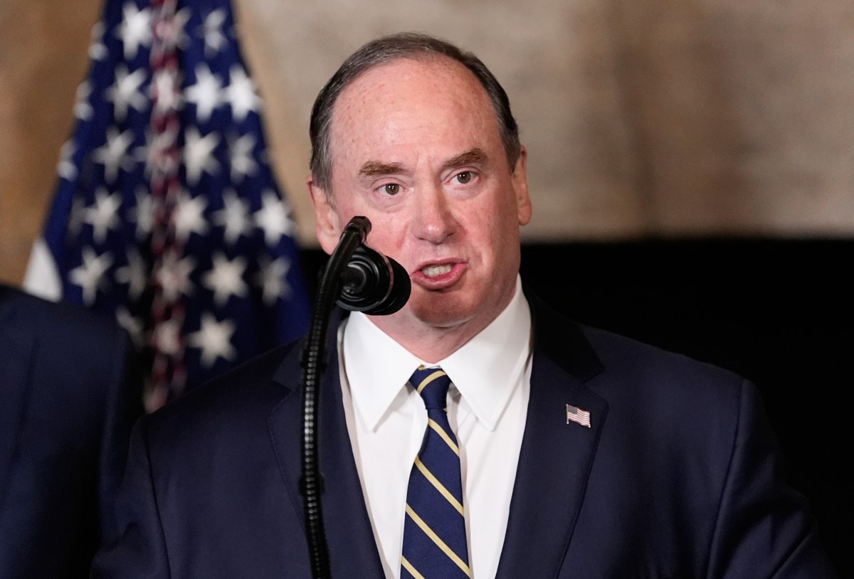 Destituyen a John Phelan como secretario de Marina tras disputas meses de disputas en el Pentágono