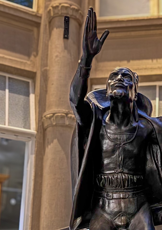 Esculturas de bronce de Mefistófeles y Fausto a la entrada de la Mädler-Passage en Leipzig, obra del escultor Mathieu Molitor de 1913.